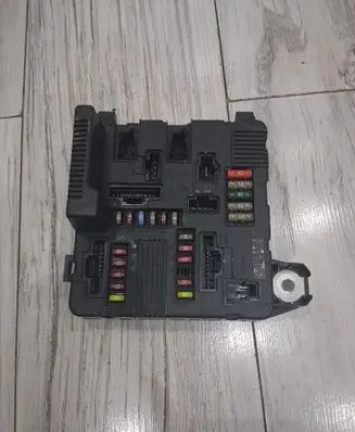 Renault Megane II Fuse box set 8200306033c