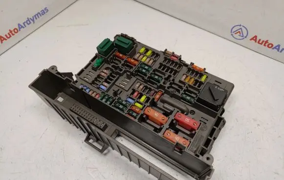 BMW 1 E82 E88 Fuse module 9119444 61149119445