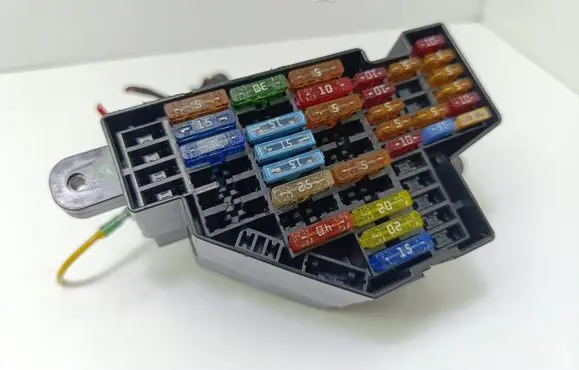 Volkswagen PASSAT B6 Fuse module 