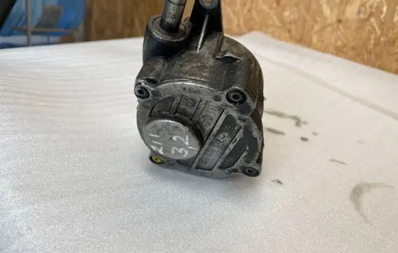 Mercedes-Benz E W211 Vacuum pump A6422300165