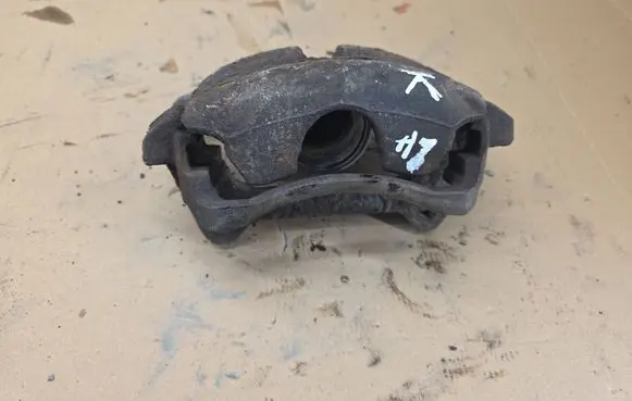 Volkswagen PASSAT B8 Front brake caliper