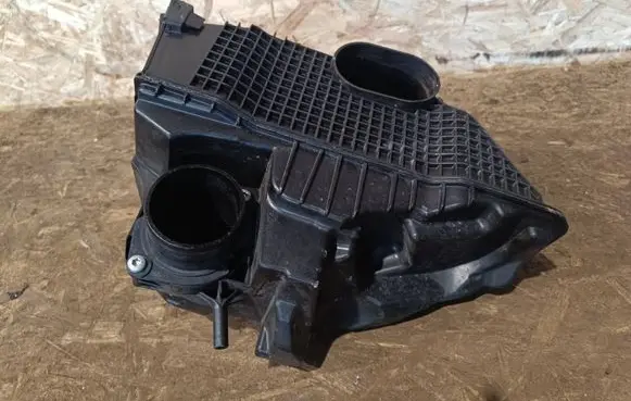 Renault Clio IV Air filter box 165001258 8201173592 165001258R