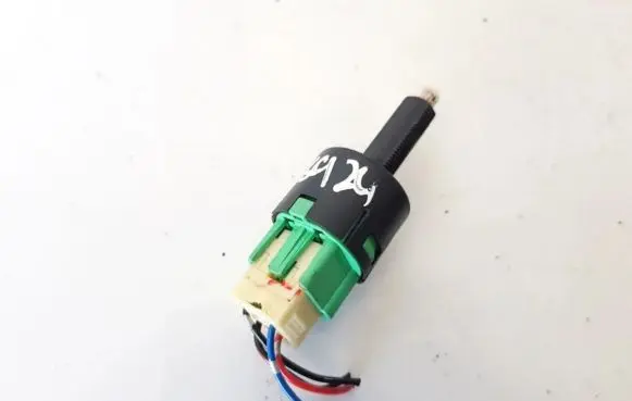 Mitsubishi Outlander Brake pedal sensor switch 713e