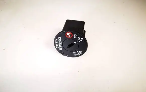 Passenger airbag on/off switch