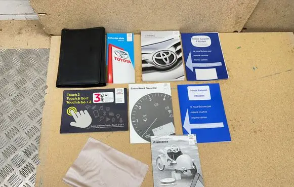 Toyota C-HR I Owners service history hand book 