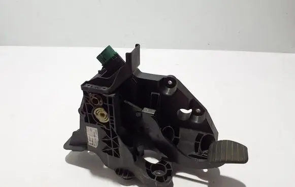 Opel Vivaro Brake pedal 465016415R