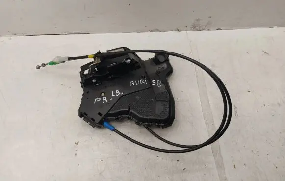 Toyota Auris 150 Front door lock 6903002220 6975002100