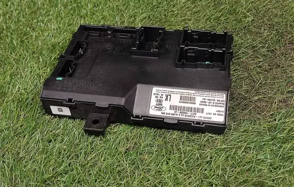 Ford Fiesta Comfort/convenience module AV1T15K600LK F005V01577