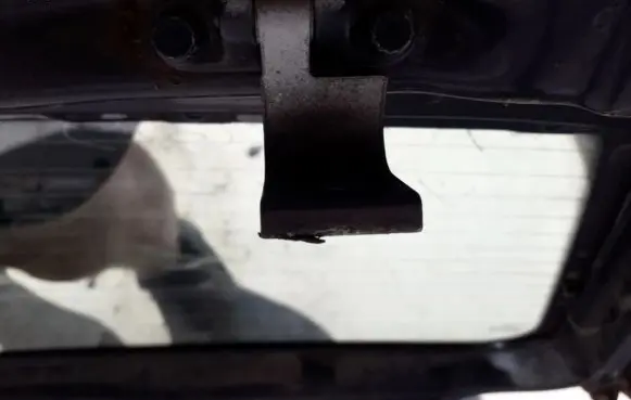 Volkswagen Golf III Tailgate/trunk/boot hinge