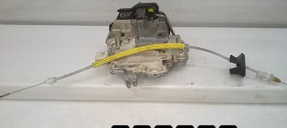 Seat Exeo (3R) Front door lock 