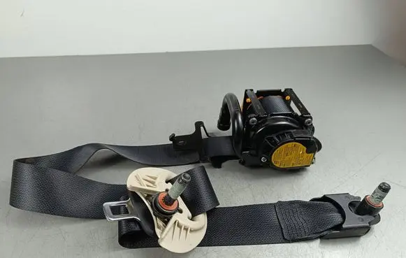 Genesis GV70 Rear seatbelt