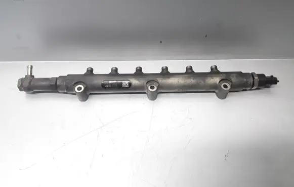 Volvo XC90 Fuel main line pipe 30622085