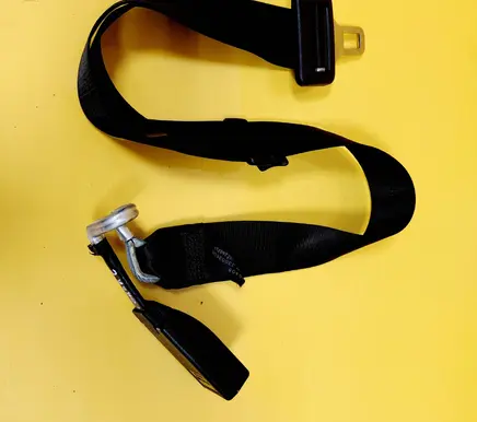 Middle seatbelt (rear)