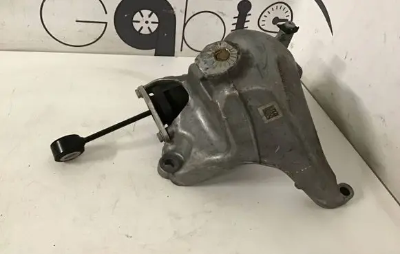 Audi Q3 F3 Engine mounting bracket 4M0199307