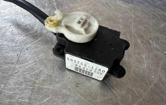 Renault Koleos I Air flap motor/actuator 5037521180