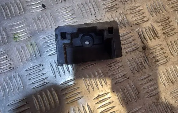 Volkswagen Touareg II Jacking socket point 7L8804123