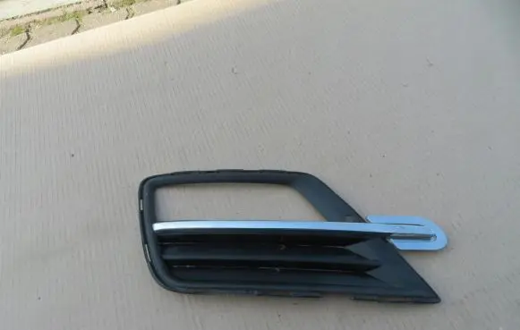 Volkswagen Golf III Front bumper lower grill 2K5853665D