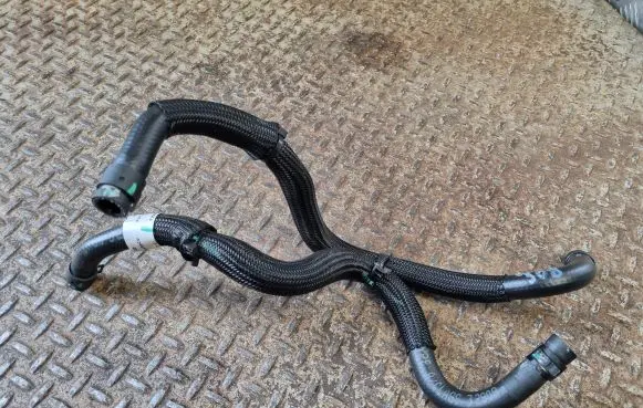 Gearbox oil cooler pipe/hose