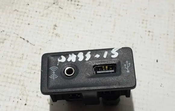 Volkswagen PASSAT B8 USB socket connector 5G0035222