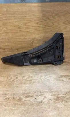 Volvo XC90 Front bumper mounting bracket 08620564