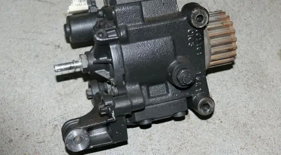 Mercedes-Benz GLA W156 Fuel injection high pressure pump A2C89877300 5WS40978 167005519R