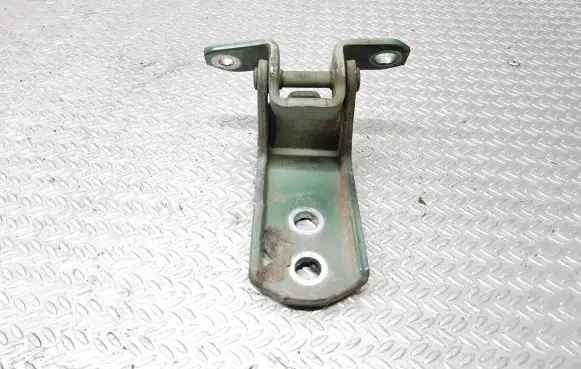 Suzuki Grand Vitara II Front door upper hinge