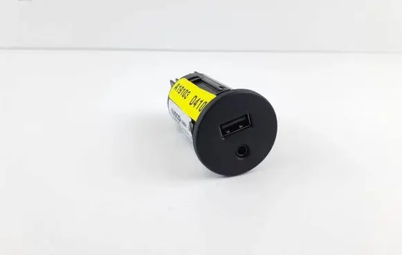 Iveco Daily 6th gen USB socket connector 5802012270 144881 00488