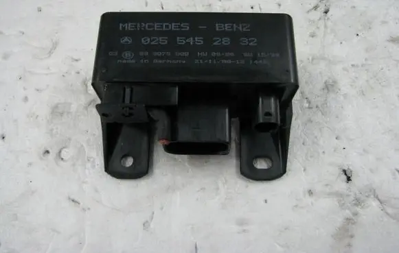 Mercedes-Benz A W168 Glow plug pre-heat relay A0255452832