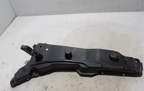 Volvo XC90 Fender mounting bracket 31391778