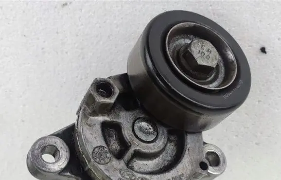 Hyundai ix35 Generator/alternator belt tensioner 252812A600