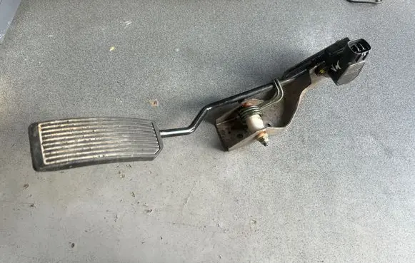 Nissan X-Trail T30 Accelerator throttle pedal 18919AM810