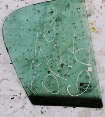 Opel Astra H Rear vent window glass 