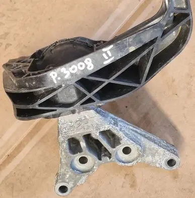 Peugeot 3008 II Engine mount vacuum valve 
