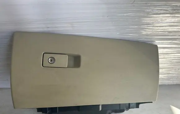 Volvo XC70 Glove box 39891976