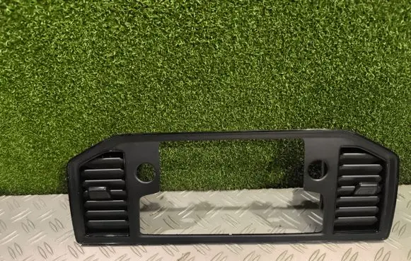 Man TGE 1gen Dash center air vent grill 7C0857038F