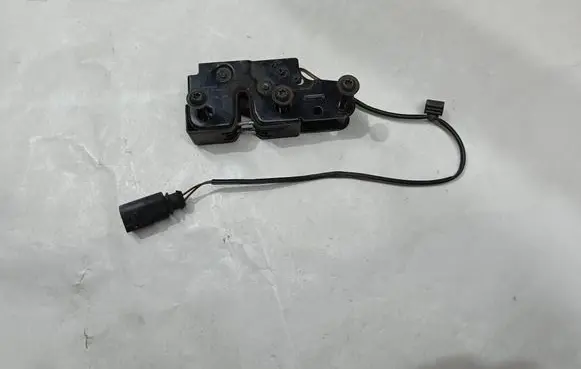 Audi A4 S4 B8 8K Engine bonnet/hood lock/catch 8T1823746 8T0823509 KP2PL070308