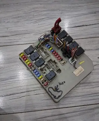 Renault Clio III Fuse box set 902665a