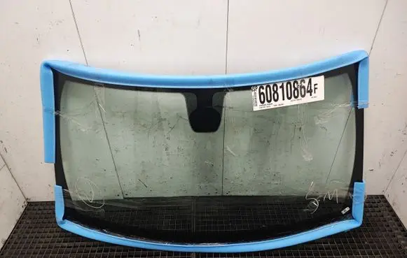 Dodge Durango III Front windscreen/windshield window 60810864F