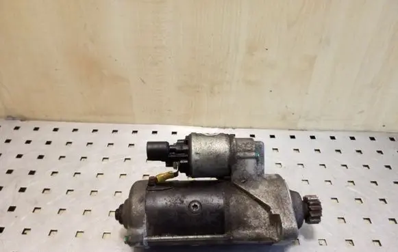 Volkswagen PASSAT B7 Starter motor LRS02474 ESW20ER25