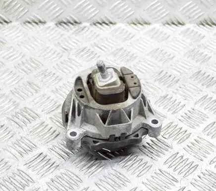 BMW 4 F32 F33 Engine mount bracket 6859411