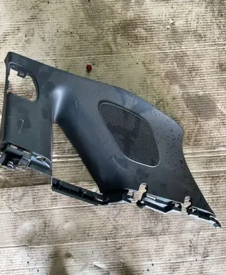 Infiniti FX (C) pillar trim 