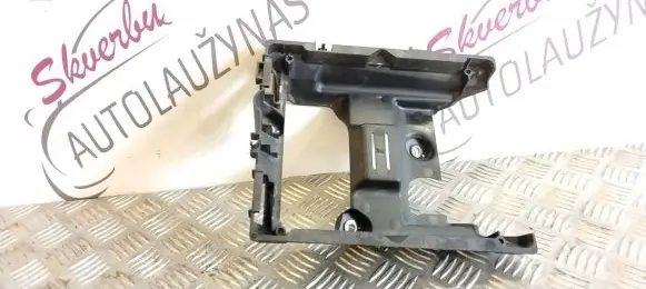 Volkswagen Touareg III Engine control unit holder 4M0907650B