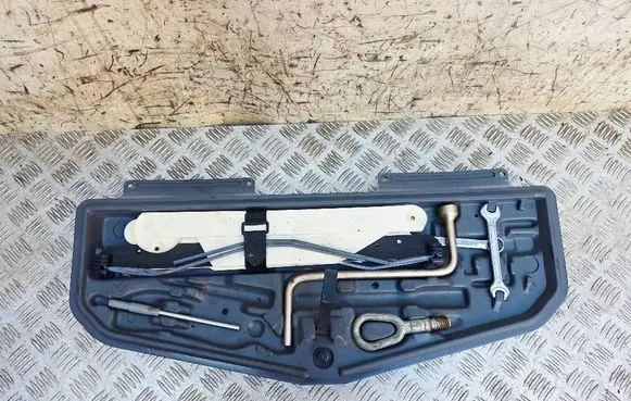 BMW 5 E39 Tool box 1180681 71111180681
