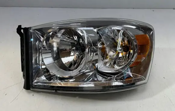 Dodge RAM 1500 DS Headlight/headlamp