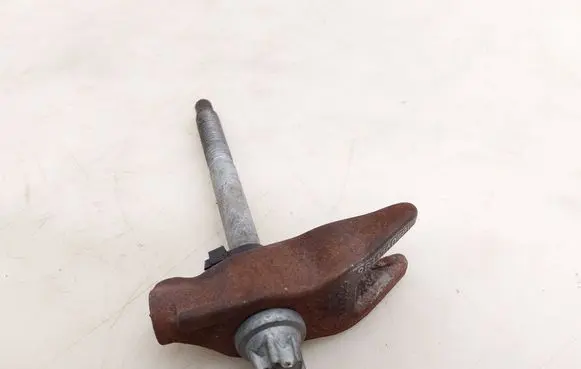 Citroen Berlingo Fuel Injector clamp holder 9811760780
