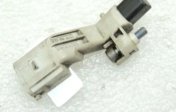 Volkswagen Tiguan Crankshaft speed sensor 03C906433E 03C906433A