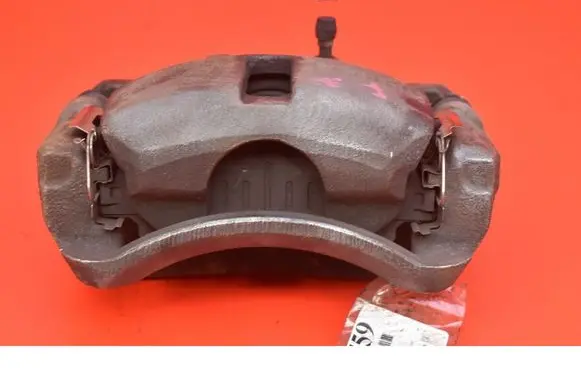 Suzuki Grand Vitara I Front brake caliper
