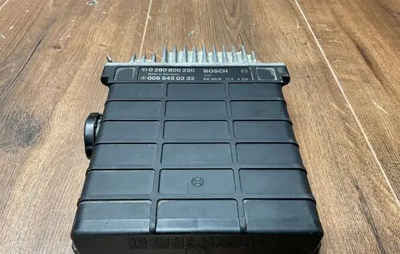 Mercedes-Benz 190 W201 Engine control unit/module ECU 0065450232 0280800230