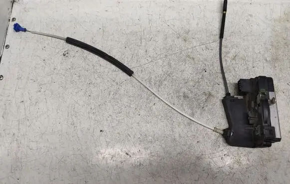 Opel Zafira A Front door lock