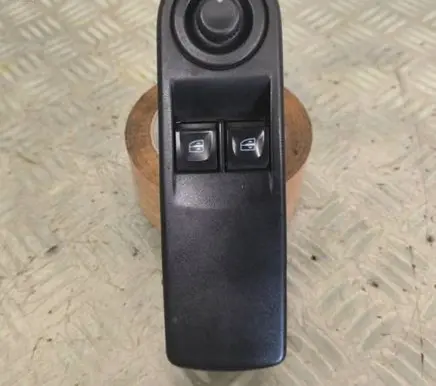 Renault Clio IV Electric window control switch 809611667R 1135204X